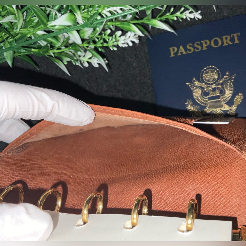 ✅AUTHENTIC LV AGENDA PM PASSPORT HOLDER - Picture 12 of 13